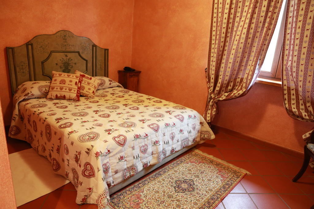 Villa Agriturismo La Virginia à Revello Extérieur photo