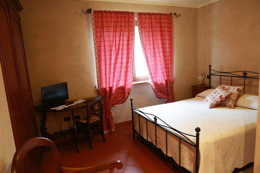 Villa Agriturismo La Virginia à Revello Extérieur photo