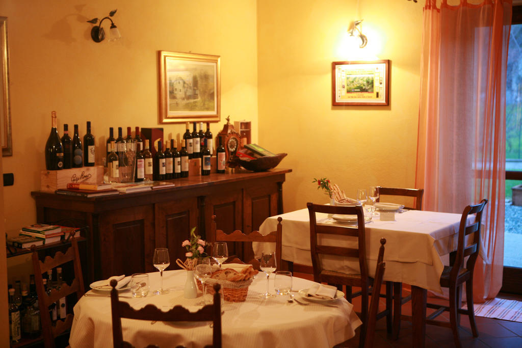 Villa Agriturismo La Virginia à Revello Extérieur photo